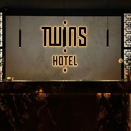 Hotel Twins